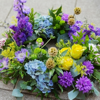 Seasonal-textured-wreath